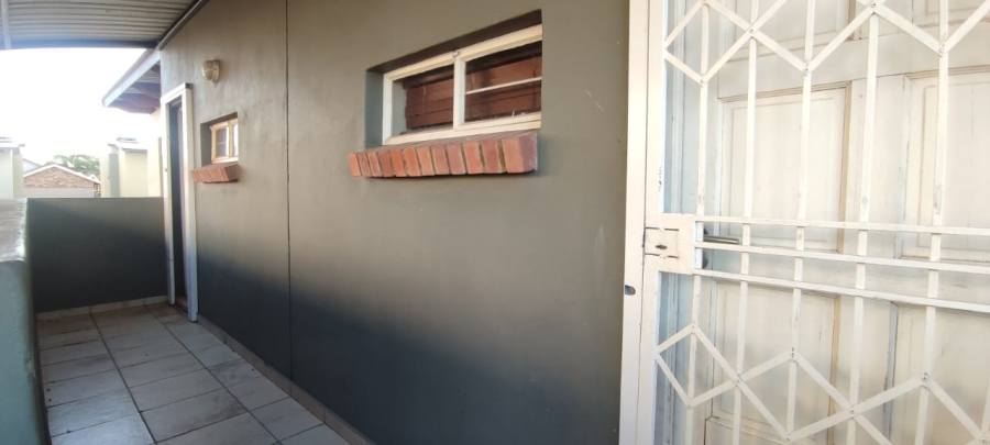 2 Bedroom Property for Sale in Waterval East North West
